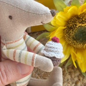 Miniatur gestrickter Cupcake mit Magneten