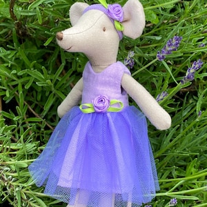 Vestido morado y diadema para ratón. Traje lavanda.