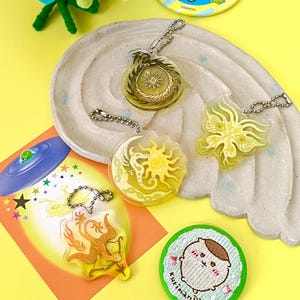 Cute Acrylic Keychain | Kawaii Charm | golden Bag Accessory | original art Key Ring | Gift for Her | Aesthetic Keychains