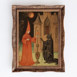 Könnte beinhalten: Ein gerahmtes Gemälde, das eine Person in einem roten Gewand und eine schwarze Katze in einem dunklen Gewand darstellt. Die Person hält einen Stab mit einer leuchtenden Kugel an der Spitze. Die Katze hält einen Stab mit einem Stern an der Spitze. Das Gemälde ist vor dem Hintergrund einer Burg gemalt.