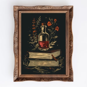 Może przedstawiać: Ilustracja w ramie przedstawiająca szklaną butelkę wypełnioną czerwonym płynem, otoczoną stylizowanymi kwiatami i liśćmi. Butelka stoi na dwóch ułożonych na sobie książkach w brązowej skórzanej oprawie.