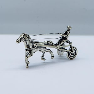 Miniaturmodell eines Rennpferdes mit Jockey, aus Sterlingsilber. Jahrgang. Italien