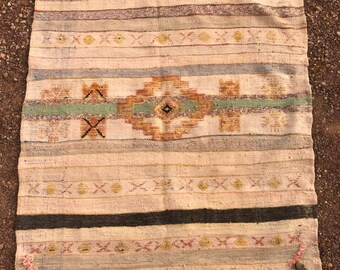 vintage moroccan rug,authentic vintage rug, handmade Moroccan rug, Authentic Vintage Moroccan Handmade Carpet (1980s), Timeless Elegance