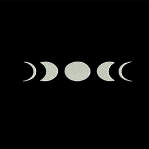 Pode incluir: Um design gráfico com cinco luas brancas em diferentes fases, incluindo uma lua cheia, sobre um fundo preto.