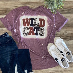 Wildcats Maroon Leopard genähtes gebleichtes grafisches T-Shirt