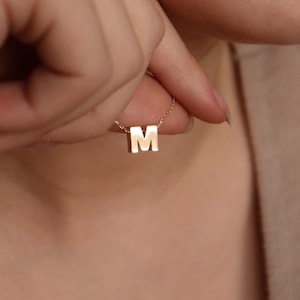 Collar con inicial personalizado de oro macizo de 14 quilates, delicado colgante con inicial personalizado, colgante con inicial hecho a mano, joyería con dije personalizado de oro auténtico.