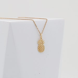 Collar con dije de piña en oro macizo de 14 k, joyería de piña en oro real, collar de frutas tropicales, hawaiano, collar con placa de identificación, collar de verano