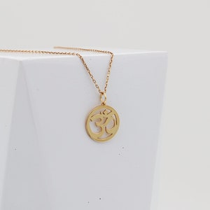 Colgante Om de oro macizo de 14 quilates, collar circular Om, regalo espiritual, regalo de yoga, simbólico para un amigo budista, collar con placa de identificación, joyería con dije Aum