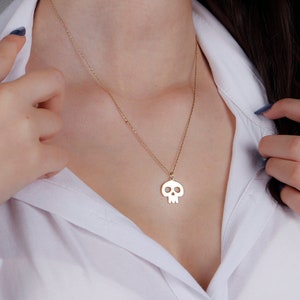 Colar de caveira de ouro maciço 14K, pingente de Halloween, joias delicadas de esqueleto, pingente de colar de caveira, colar com nome personalizado, colar gótico