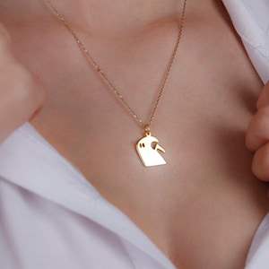 Colar de fantasma minúsculo de ouro maciço 14K, pingente de emoji assustador e fofo, joias de fantasma fofas, colar de fantasma feliz, colar com nome, presente de Halloween
