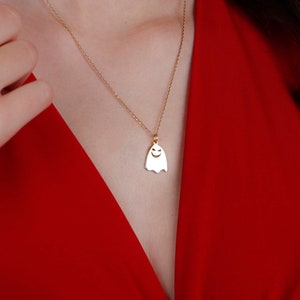 Colar fantasma de ouro maciço 14K, joias delicadas de aparição, presente de Halloween, pingente de espírito, joias assustadoras, colar com nome, pingente de fantasma feliz