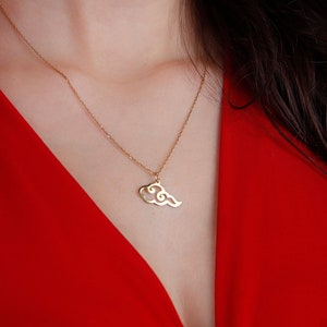 Halsband med molnhänge i 14 karat massivt guld, personligt namn, alla hjärtans dag-present
