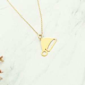 Colar de chapéu de Papai Noel de ouro maciço 14K, pingente delicado de Natal, joias de chapéu de Papai Noel, colar com barra de nome, pingente de Papai Noel de ouro verdadeiro, colar com letras