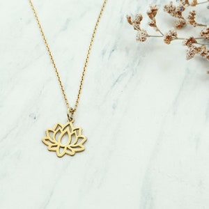 Collar de loto en oro macizo de 14 quilates, colgante de oro auténtico para mujer, regalo de aliento, joyería de graduación, collar con placa de identificación, dije de Buda