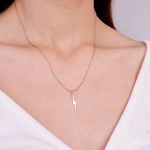 Colar de raio de ouro maciço 14K, pingente delicado de raio de ouro, pingente de raio de ouro, colar de barra de nome, joias de raio de ouro