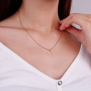 Colar de avião de ouro maciço 14K, joias de contorno de avião, pingente de avião de ouro verdadeiro, colar de viagem, colar de barra de nome, pingente de avião