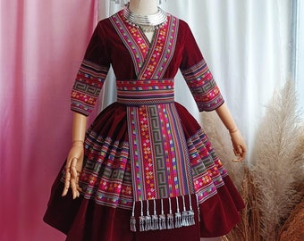 女性用モン族ドレス、民族刺繍のモン族服、山岳民族の手作りモン族衣装