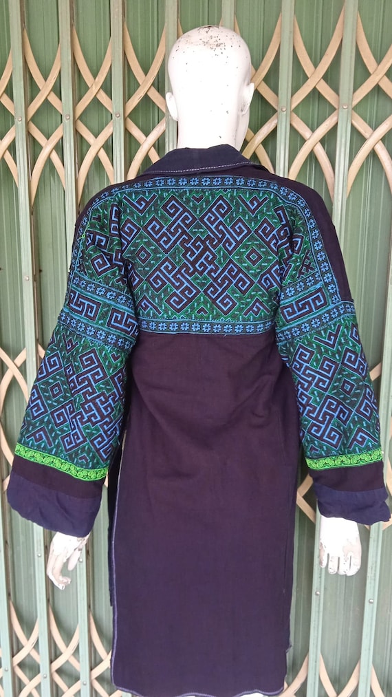 ベトナムのサパで作られたヴィンテージのハンドメイド刺繍入りコットン