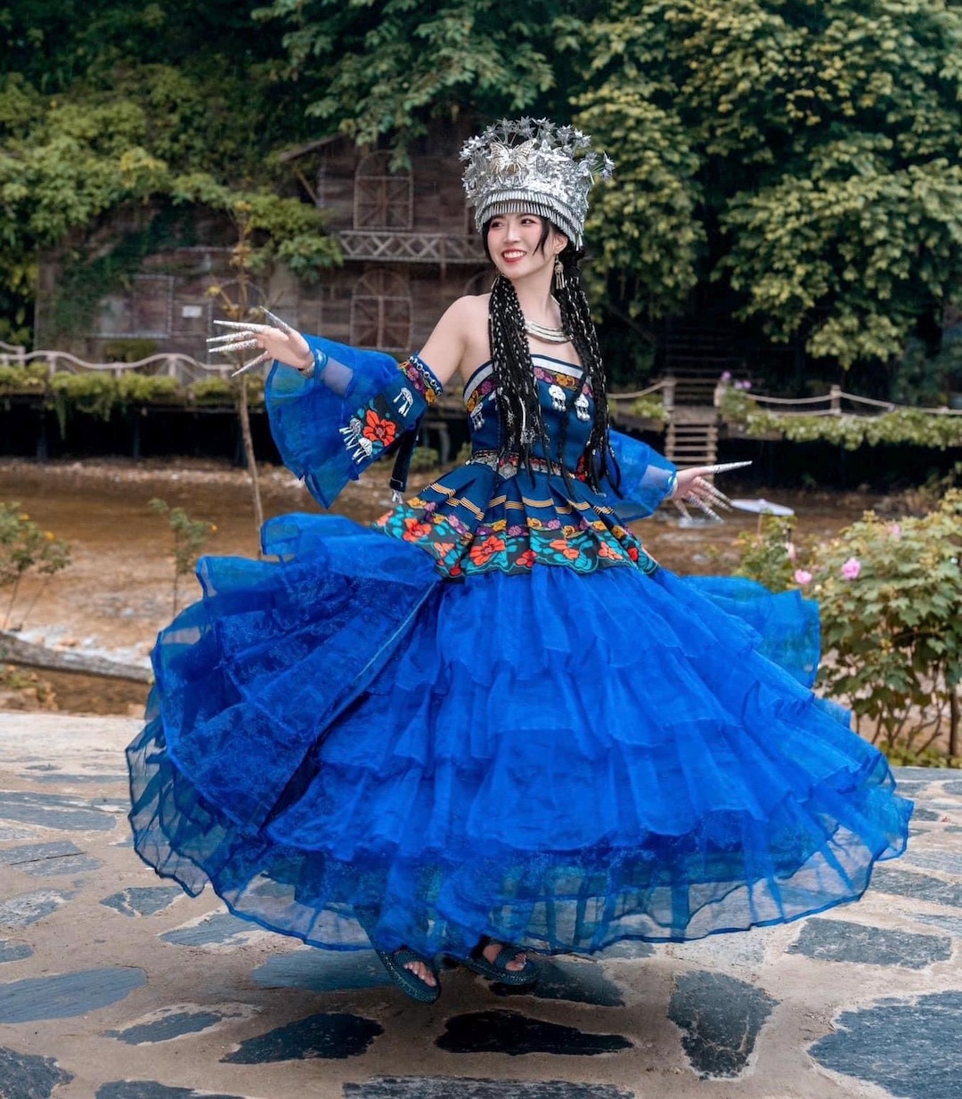 女性用モン族ドレス、ヴィンテージ刺繍モン族服、モン族山岳民族