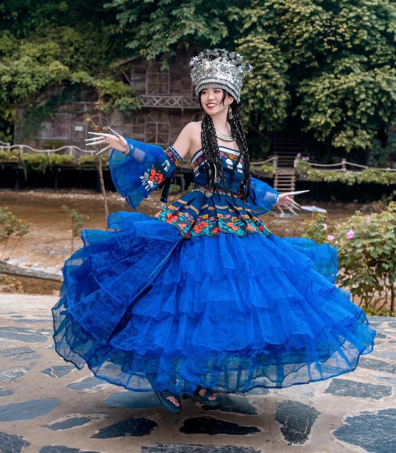 【美品】豪華　刺繍レース　モン族スカート　ヴィンテージ　山岳民族　エスニック 美品】豪華 刺繍レース モン族スカート ヴィンテージ 山岳民族