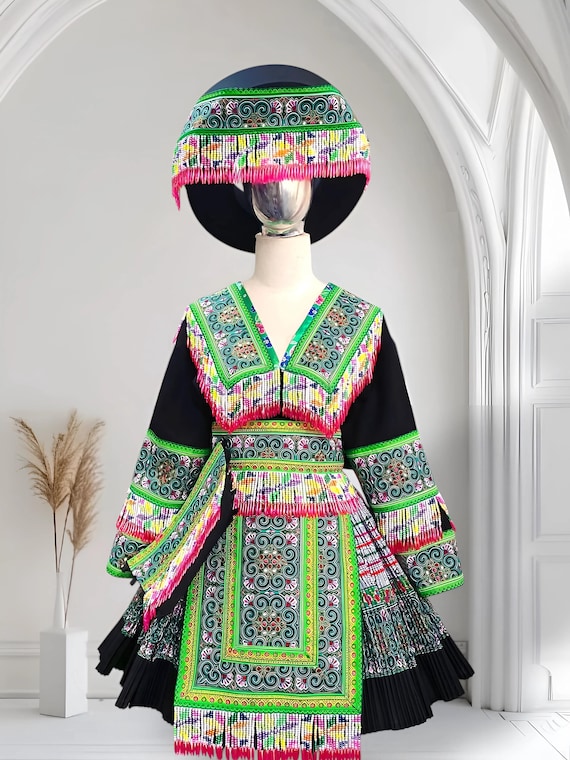 hmong green dress Hmong dress for women, Ethnic embroidered Hmong clothes, Hill tribe Handmade Hmong outfit, Hmong Traditional costumes in Vietnam