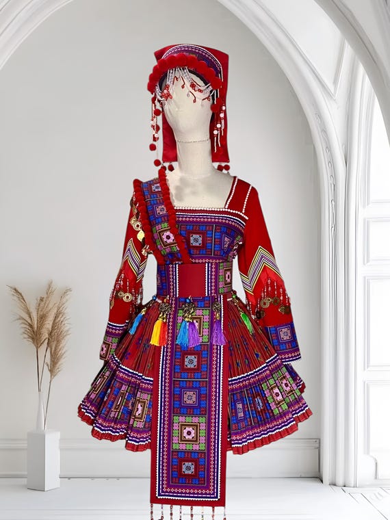 女性用モン族ドレス、モン族の民族衣装、手作り山岳民族モン族の衣装