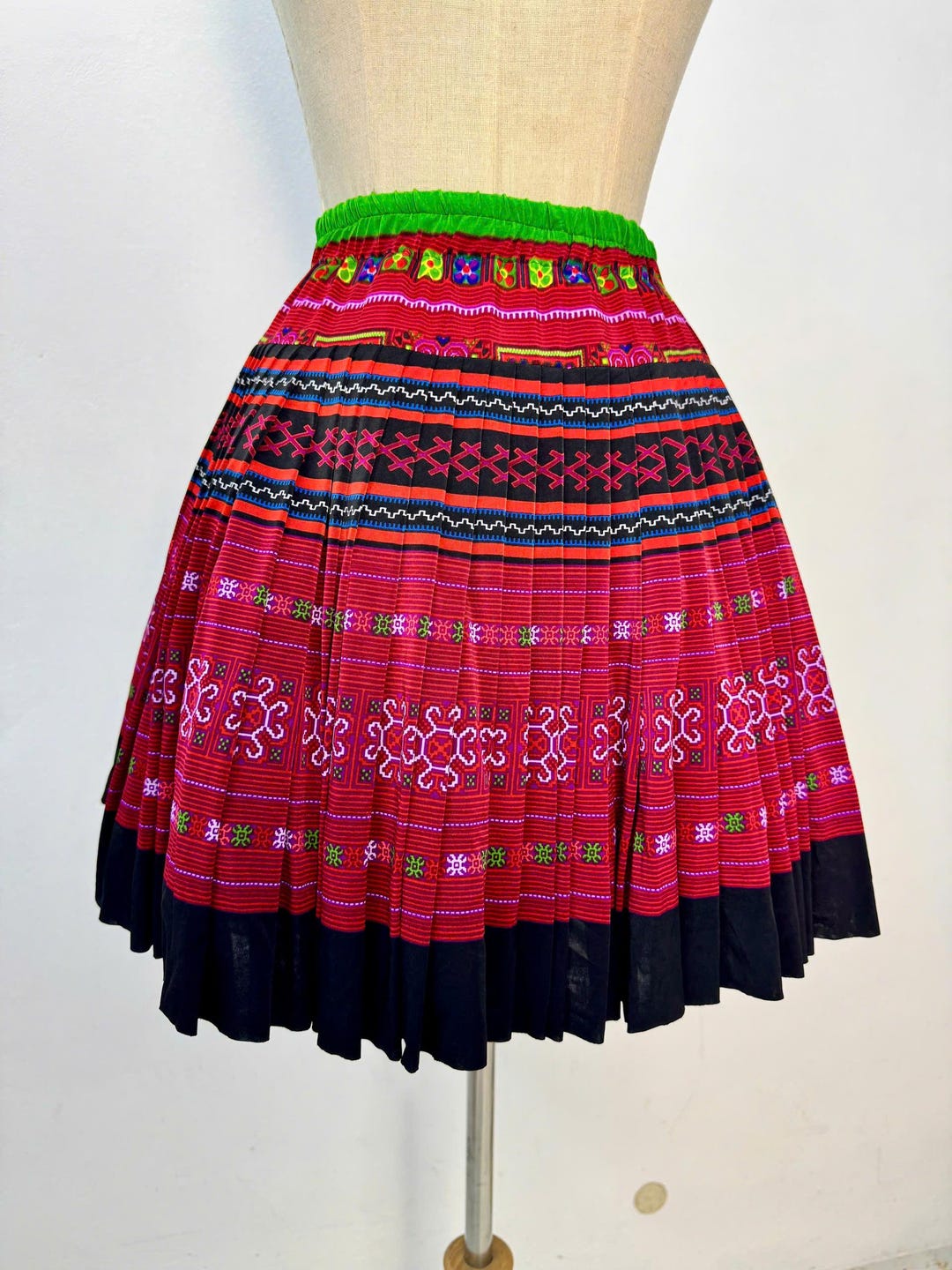【美品】豪華　刺繍レース　モン族スカート　ヴィンテージ　山岳民族　エスニック il_1080xN.7357649203_ncxa.jpg