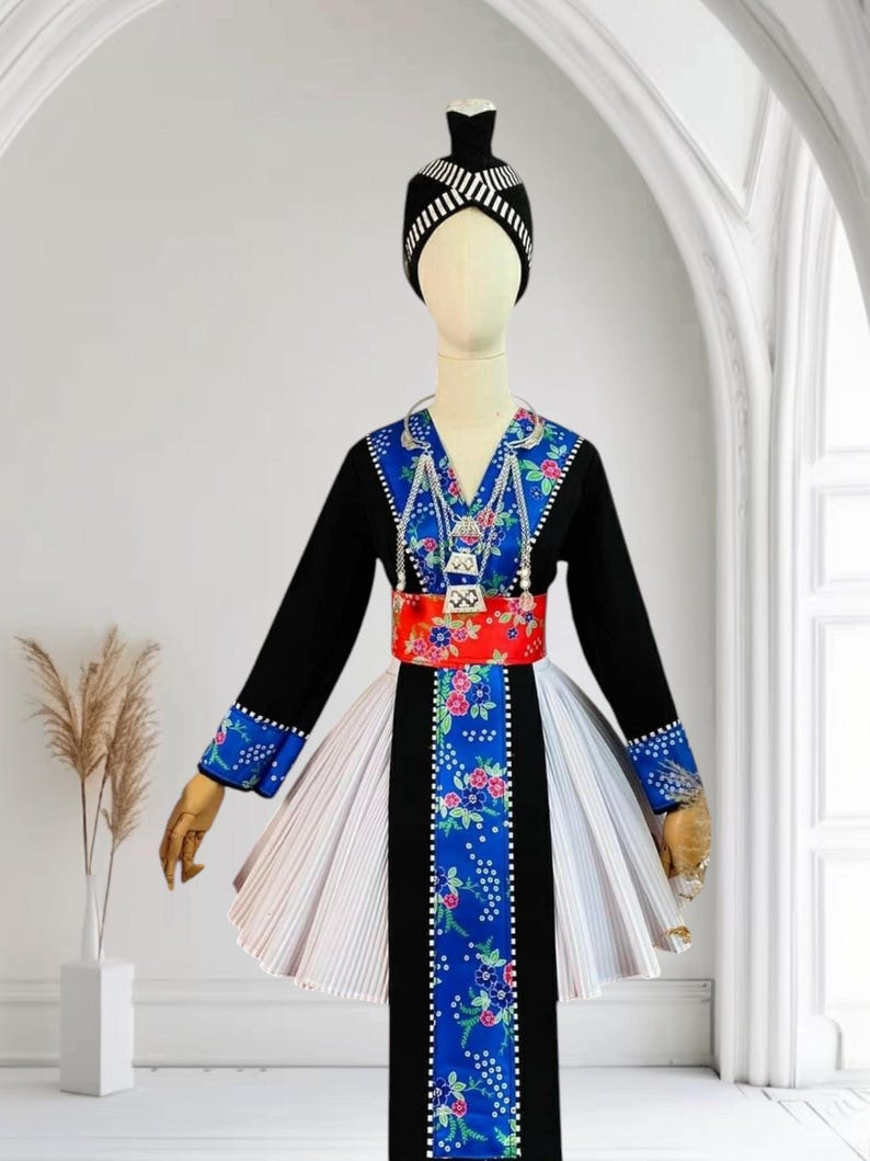 Abito Hmong da donna, abito etnico vintage, abito fatto a mano della tribù Hmong Hill, costume tradizionale del nord del Vietnam Style 2