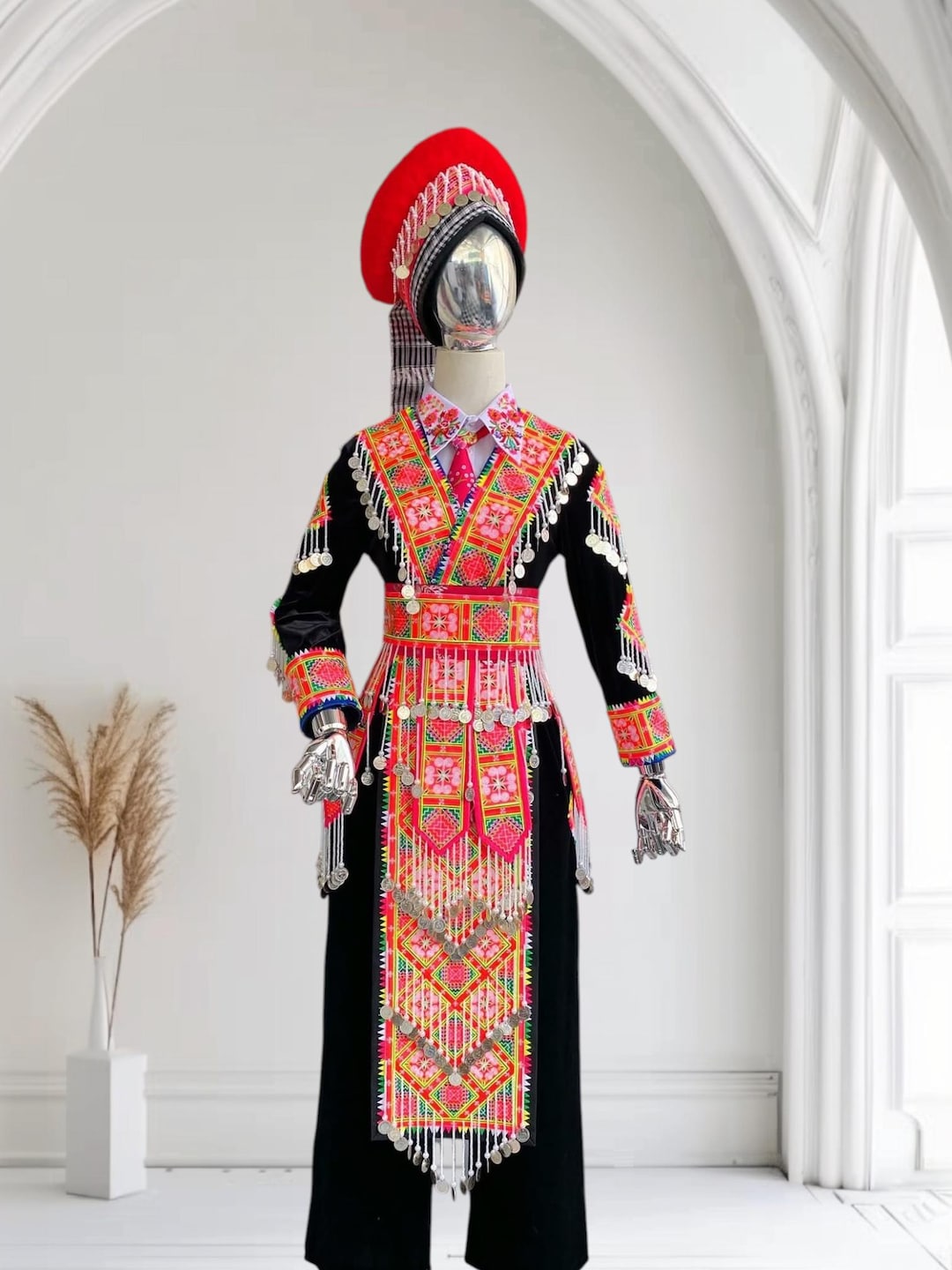 女性用モン族のパンツ付き衣装、モン族の民族衣装、手作りの山岳民族