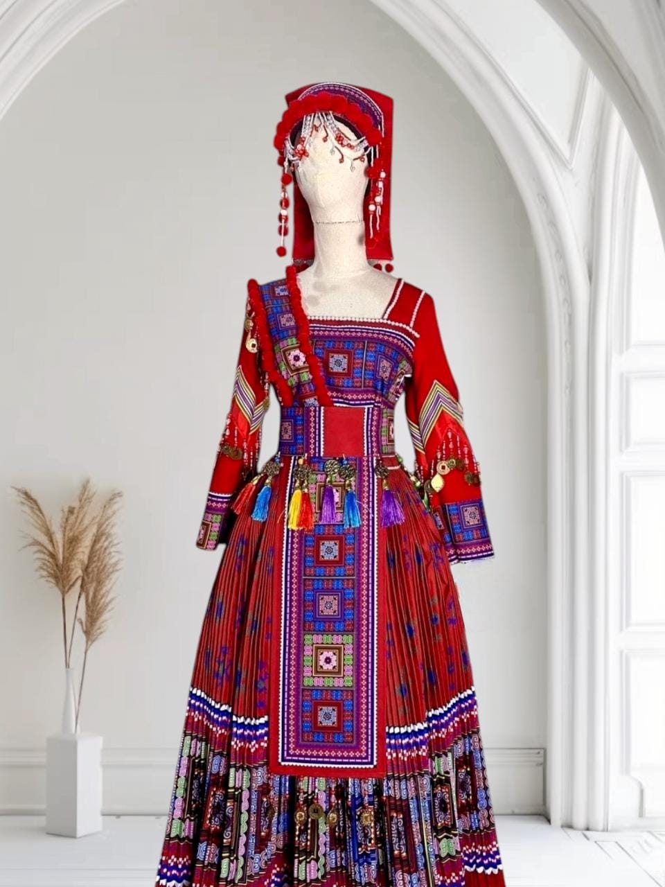 女性用モン族ドレス、モン族の民族衣装、手作り山岳民族モン族の衣装