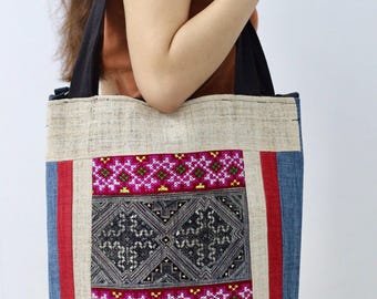Bolso bandolera bordado con brocado Hmong / Bolso de hombro vintage hecho a mano con motivos tribales de las colinas con estampado batik / Bolso de mano étnico bohemio hecho a mano para mujer