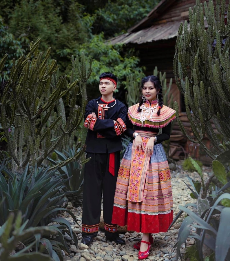 Hmong Couple Set | Hmong Outfit for Women | Vintage Embroidered Dress ...