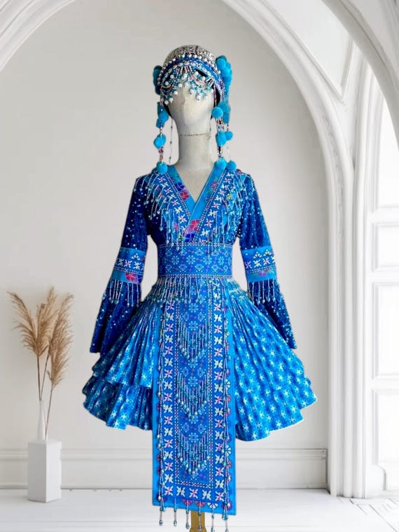 女性用モン族ドレス、モン族の民族衣装、手作り山岳民族モン族の衣装