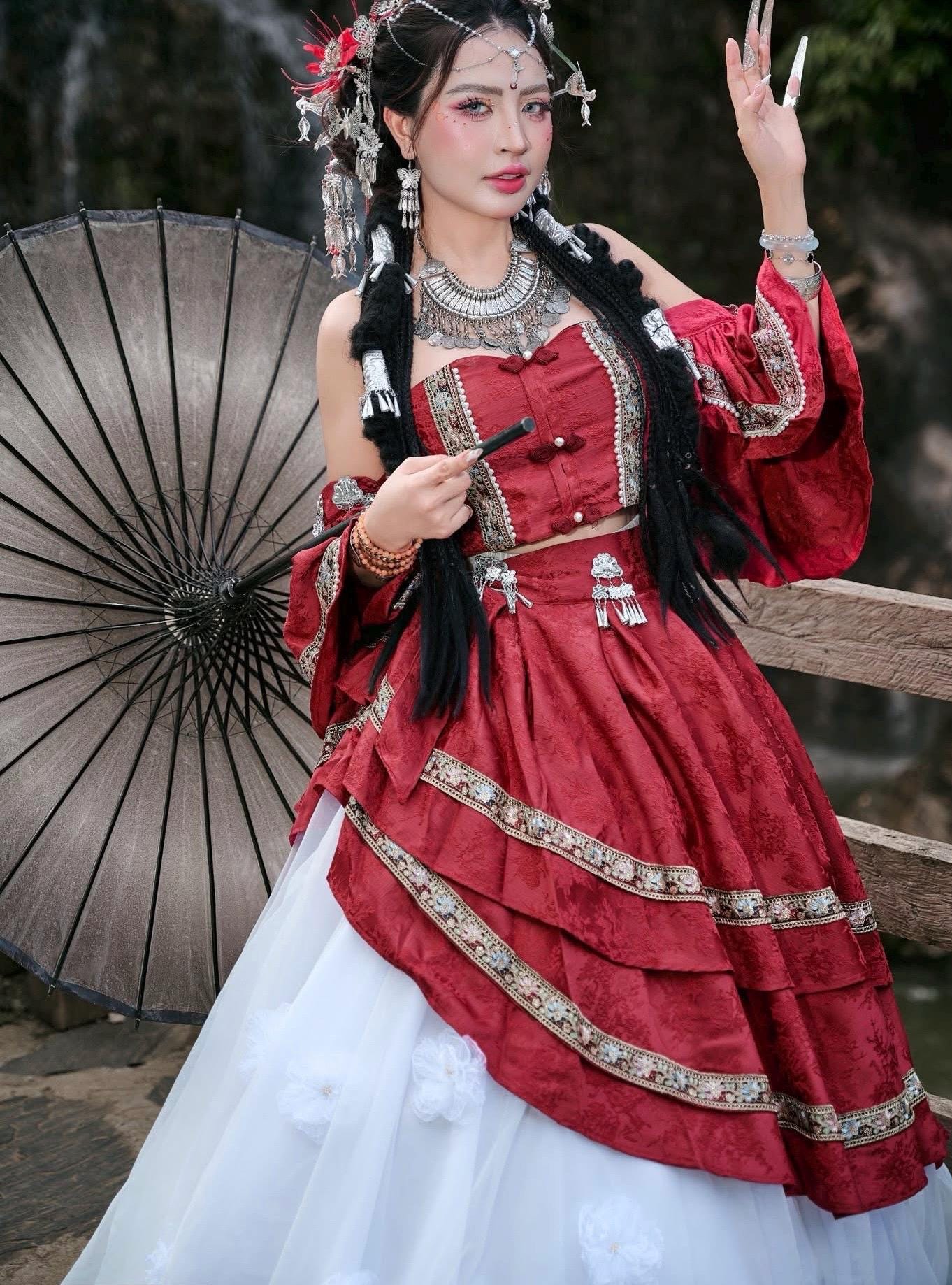 女性用モン族ドレス、刺繍入りモン族服、モン族山岳民族手作り衣装