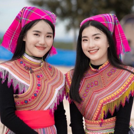 タイHmong Tribal モン族　エスニックハンドメイド　ビンテージ　刺繍 モン族 刺繍 ポーチ｜タイ・チェンマイ直輸入 ハンドメイド 民族柄