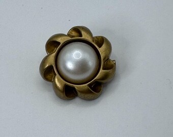 Vintage Brooch | Vintage Floral Faux Pearl Brooch | Vintage Pin