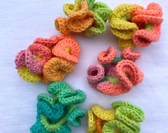 Leuchtend bunte gehäkelte Scrunchies