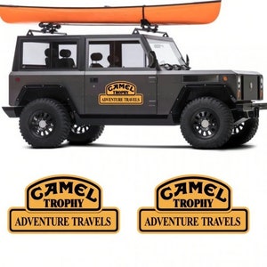 Set di adesivi per viaggi avventurosi trofeo cammello da 2 pezzi su entrambi i lati | Travels Camel Trophy 4x4 compatibile con auto, camion SUV e rimorchio su entrambi i lati