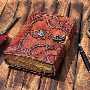 Raven Vintage Leather Journal - Libro degli incantesimi vuoto delle ombre, Grimorio, Quaderno di scrittura di viaggio, Carta antica con bordo frastagliato, Chiusura a lucchetto
