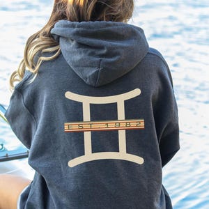 Bluza z kapturem Gemini Zodiac | Astrologiczny prezent urodzinowy dla kobiet | Bluza z kapturem Celestial Birth Sign