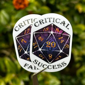 Etiqueta dos dados D20 Adesivo | Portão de Baldur 3 | Coração Sombrio | BG3 | Adesivo de vinil | RPG Adesivo | Jogo de mesa adesivo | RPG de mesa adesivo | D&D