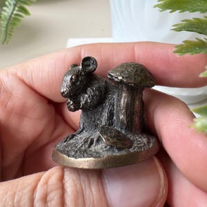 Vintage 1980s Bronze Age Scotland Mouse Figurine with Mushrooms, Retro Miniature Woodland Animal Sculpture, Hand Made Bronze Collectible