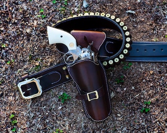 Western-Schnellziehholster und -Gürtel. Im Stil von Clint Eastwood.
