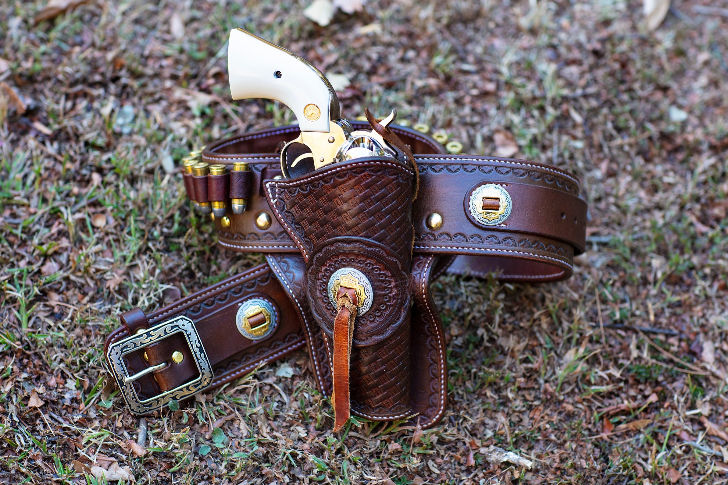 38/.357 cal) Western Gun Belt and Holster - RH Draw - Chocolate Brown  Tooled Leather