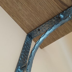 Soportes para estantes forjados a mano: soportes de metal rústico para estanterías, almacenamiento y organización, decoración del hogar duradera y elegante.