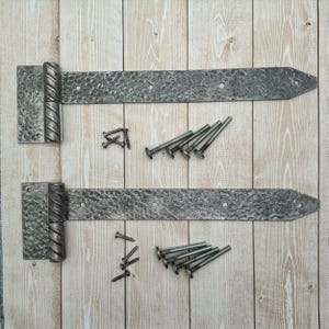 Set of 2 vintage gate hinges – retro strap-mounted door hardware for rustic barn