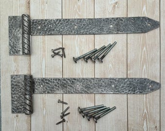 Set of 2 vintage gate hinges – retro strap-mounted door hardware for rustic barn