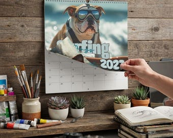 Calendario de pared Surfing Dogs 2027, encuadernado en espiral con cuadrículas mate para escribir.