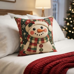 Weihnachtsschneemann-Kissen, doppelseitiger Bezug aus Wildlederimitat mit Füllung aus recyceltem Polyester