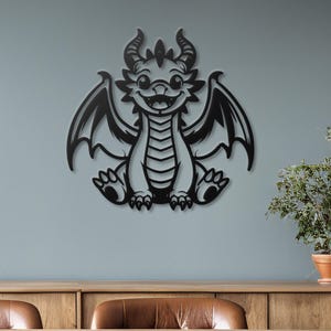 Lindo arte de pared de metal con forma de dragón, decoración de dragón caprichosa, arte de fantasía, decoración de habitación de niños, arte de guardería, regalo de dragón, escultura de dragón de dibujos animados